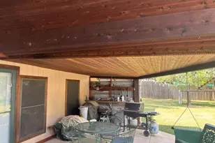 1107 W Sharpshire Dr, Waxahachie, TX 75165 - Photo 2