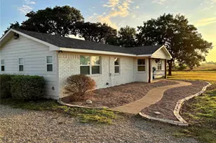 325 Grassy Wy, Elm Mott, TX 76640 - Photo 2