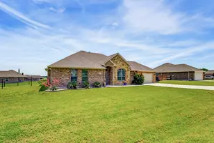 121 Walnut St, Paradise, TX 76073 - Photo 2