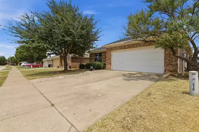 213 Sardius Boulevard, Granbury, TX 76049 - Photo 2