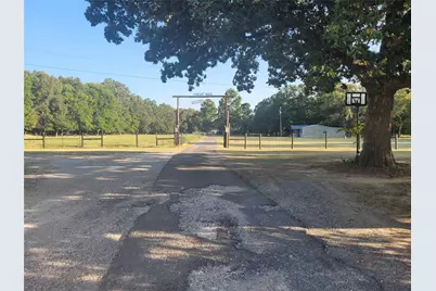 10510 U. S. Highway 82 E, Blossom, TX 75416 - Photo 2