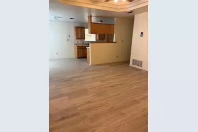 1007 N Howeth Street, Gainesville, TX 76240 - Photo 2