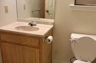 1007 N Howeth St, Gainesville, TX 76240 - Photo 4