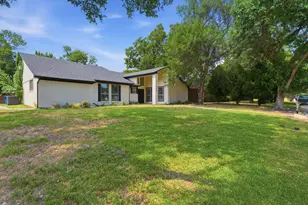 922 Thoreau Ln, Allen, TX 75002 - Photo 2