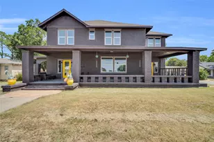 805 E Wise St, Bowie, TX 76230 - Photo 1