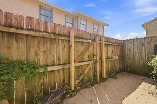 8005 Rothington Rd, Dallas, TX 75227 - Photo 14