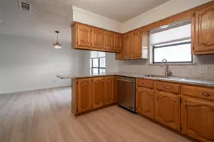284 W San Antonio St, Van Alstyne, TX 75495 - Photo 6