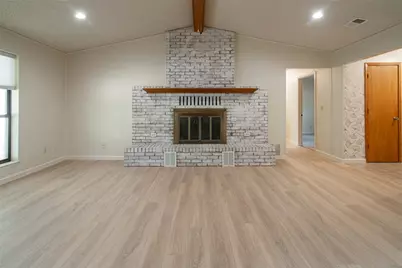 284 W San Antonio Street, Van Alstyne, TX 75495 - Photo 2