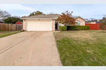 2414 Coventry Court, Grand Prairie, TX 75052 - Photo 2
