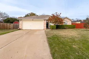 2414 Coventry Ct, Grand Prairie, TX 75052 - Photo 2