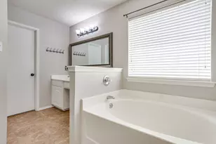 400 Bretts Way, Burleson, TX 76028 - Photo 20
