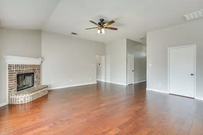 400 Bretts Way, Burleson, TX 76028 - Photo 4