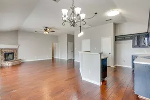 400 Bretts Way, Burleson, TX 76028 - Photo 12