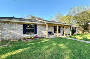 2111 Warwick Dr, Arlington, TX 76015 - Photo 2