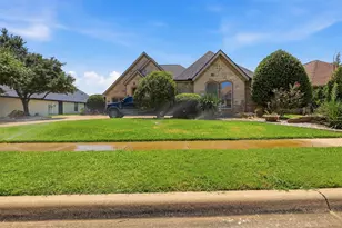2606 Waters Edge Dr, Granbury, TX 76048 - Photo 2