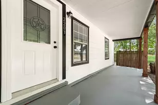 2203 Wesley St, Greenville, TX 75401 - Photo 2