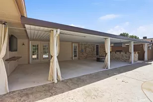 1550 Oak Creek Dr, Lewisville, TX 75077 - Photo 10