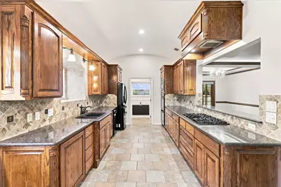1550 Oak Creek Drive, Lewisville, TX 75077 - Photo 12