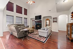 943 Monticello Dr, Burleson, TX 76028 - Photo 12