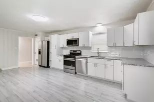 2320 N Edgewood Terrace, Fort Worth, TX 76103 - Photo 2