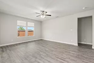 540 Dunmore Dr, Fort Worth, TX 76052 - Photo 4