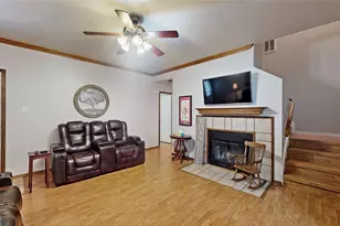 911 Azalia Dr, Lewisville, TX 75067 - Photo 6