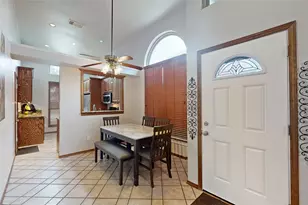 911 Azalia Dr, Lewisville, TX 75067 - Photo 8
