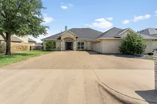 1003 Cliff Swallow Dr, Granbury, TX 76048 - Photo 4