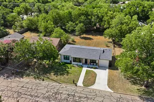 915 W Bridge St, Granbury, TX 76048 - Photo 6