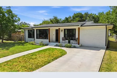 915 W Bridge Street, Granbury, TX 76048 - Photo 2
