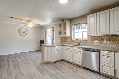 2617 Magnolia Drive, Irving, TX 75062 - Photo 12