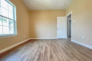 504 SW 15th St, Mineral Wells, TX 76067 - Photo 6