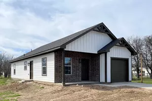 504 SW 15th St, Mineral Wells, TX 76067 - Photo 2