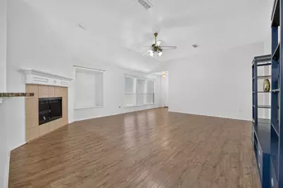 803 E Alexander Lane, Euless, TX 76040 - Photo 2