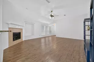 803 E Alexander Ln, Euless, TX 76040 - Photo 2