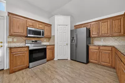 803 E Alexander Lane, Euless, TX 76040 - Photo 4