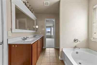 5533 Grenada Drive, Fort Worth, TX 76119 - Photo 14
