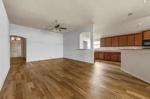 5533 Grenada Dr, Fort Worth, TX 76119 - Photo 10