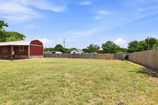933 Scott, Honey Grove, TX 75446 - Photo 2