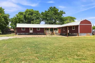 933 Scott, Honey Grove, TX 75446 - Photo 2