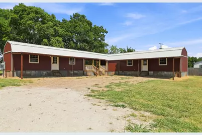 933 Scott, Honey Grove, TX 75446 - Photo 2