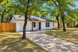 2029 Lynnhaven Rd, Fort Worth, TX 76103 - Photo 2