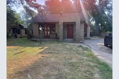 908 Fitzhugh Avenue, Paris, TX 75460 - Photo 1