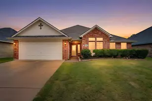 725 Snapper Dr, Burleson, TX 76028 - Photo 1