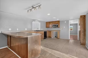 3205 Oak Hill Dr, Granbury, TX 76048 - Photo 8