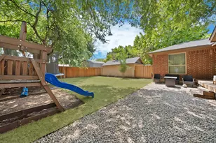 1102 Ash St, Irving, TX 75060 - Photo 32