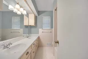 9322 Hunters Creek Dr, Dallas, TX 75243 - Photo 30