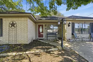 4041 Country Meadows Cir, Granbury, TX 76049 - Photo 2