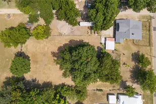 209 Pecan St, Roxton, TX 75477 - Photo 22