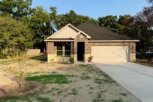 1093 Oak Ridge Dr, Oak Ridge, TX 75160 - Photo 1